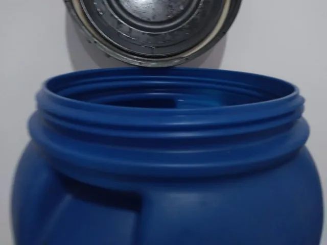 Bombona/Barrica/Tambor de plástico 80 litros com tampa de rosca-resistente - Foto 4