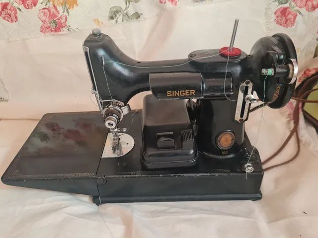 BLACK FRIDAY! Máquina Singer 1951 Sewing Motor com Maleta