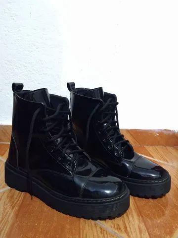 BOTA COURO SINTÉTICO VERNIZ PRETO  - Foto 2