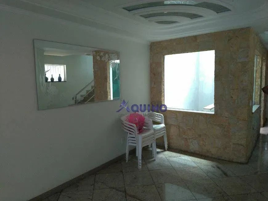 Casa em excelente localização, com potencial para moradia e negócios, garagem para até 10  - Foto 5