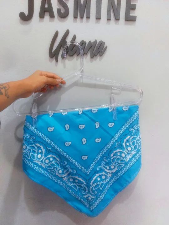 Cropped bandana