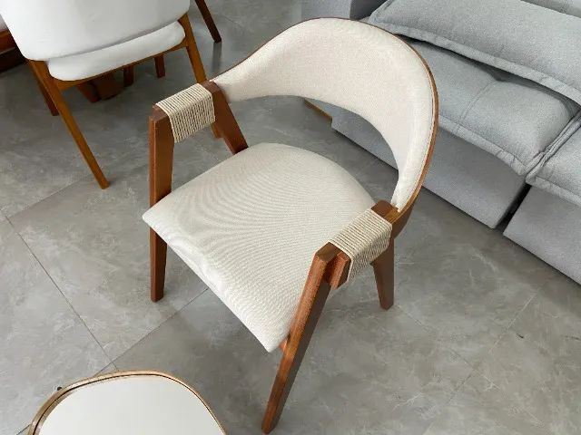 Cadeira Estilo Poltrona - Conforto Extra para sua Sala de Jantar!