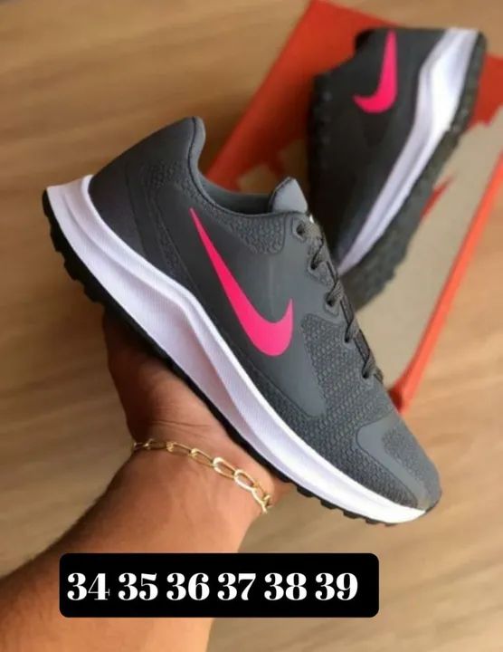 Tênis Nike Feminino Preto com Detalhe Rosa - Foto 2