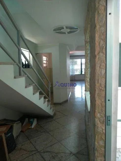 Casa em excelente localização, com potencial para moradia e negócios, garagem para até 10  - Foto 11