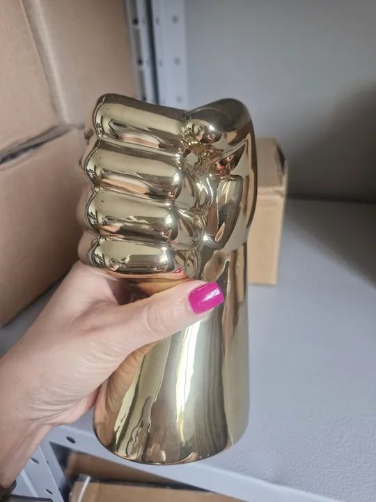 Vaso Mão de Escultura em Dourado  - Foto 2
