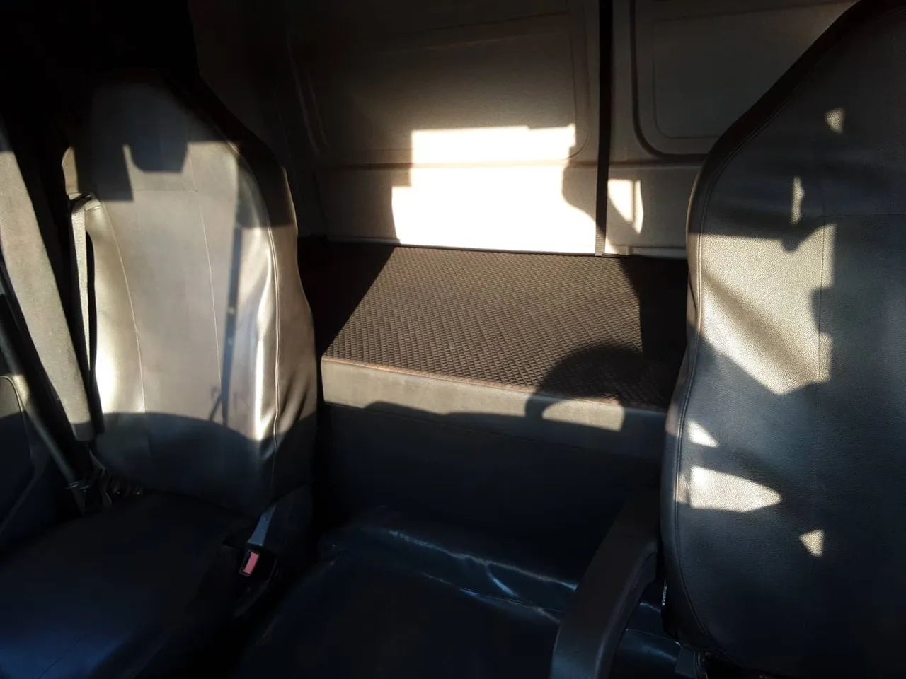 Mercedes-Benz Axor 3344 6X4 E5 2019/2020 - Foto 8