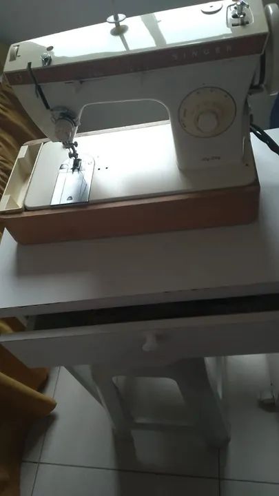 Máquina de Costura Singer - Usada em Excelente Estado - Foto 3