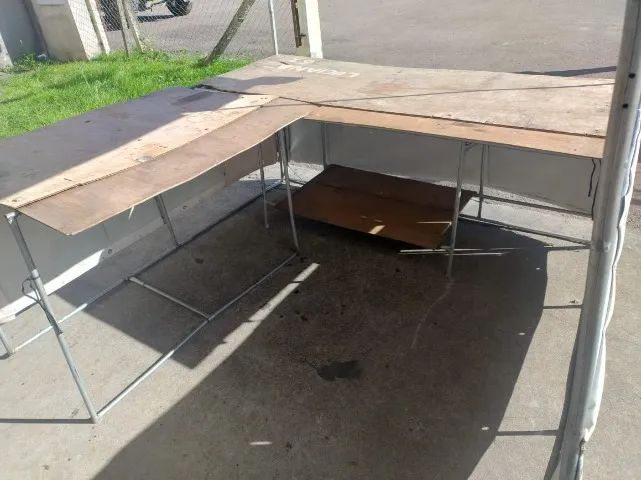VENDO BARRACAS DE FEIRA COM MESAS - Foto 2