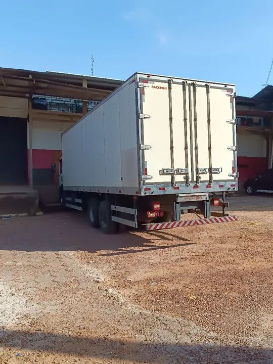 Caminhão baú frio 8 metros 24.280 completo  - Foto 6