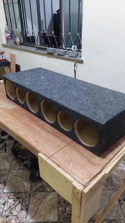 Caixa corneteira, 4 drivers + 2 tweeters, longa, vazia e acarpetada,  - Foto 4