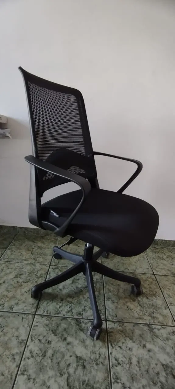 CADEIRA DE ESCRITÓRIO - preta