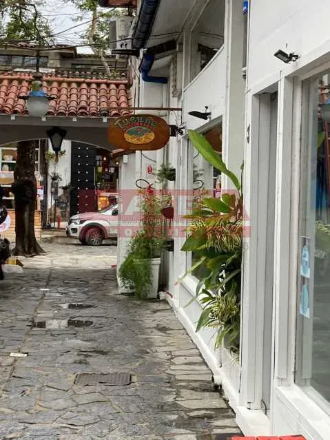 Excelente loja no centro de Búzios,Rj na Rua da Pedra.