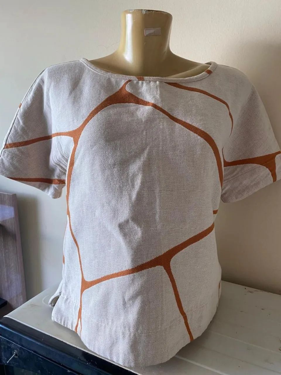 Blusa elegante, bem conservada 