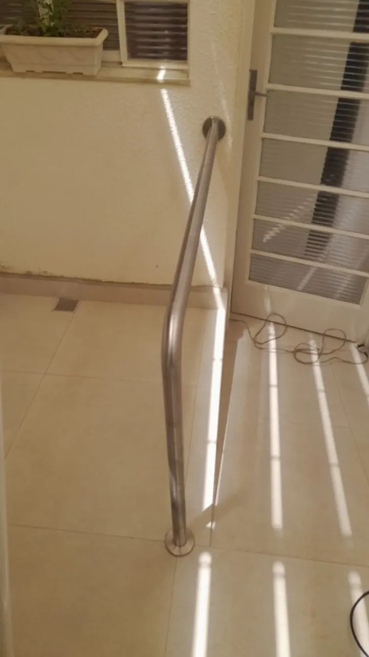 Barra de apoio em aço inox 80 cm, R$ 110,00 - Foto 4