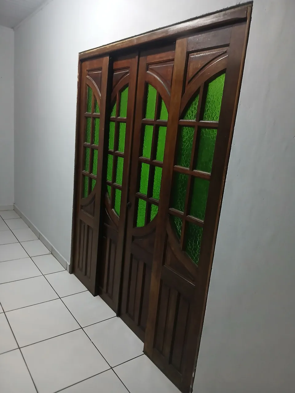 ALUGA-SE CASA<br>