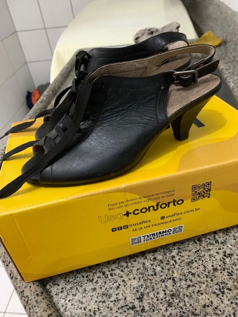 Sandália preta de couro  - Foto 2