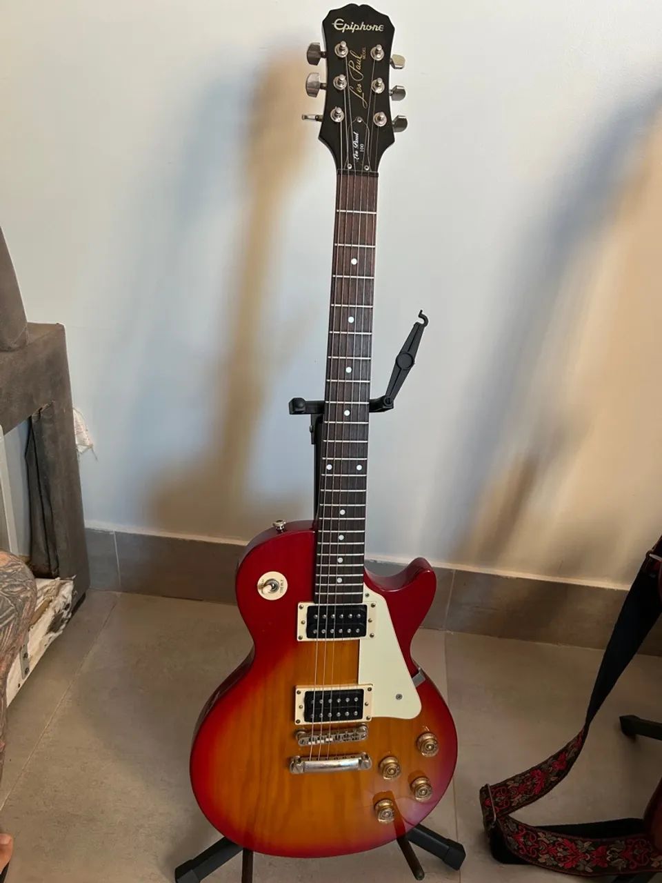 Guitarra Epiphone Les Paul 100