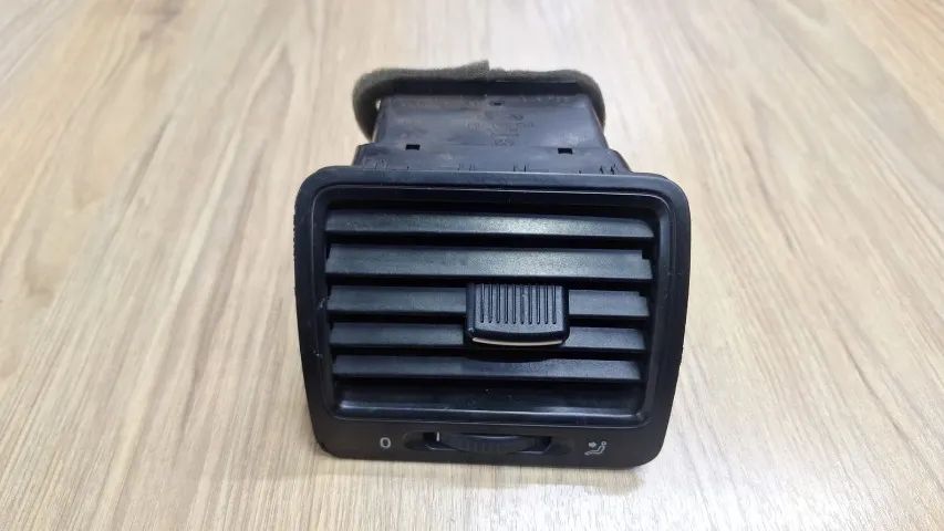 Difusor Ar Esquerdo Jetta