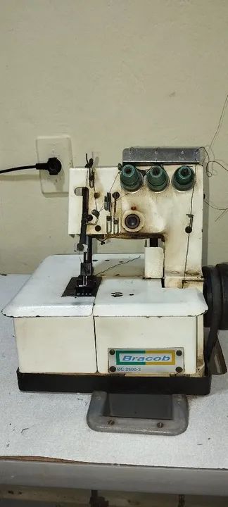 Máquina Galoneira de 3 agulhas. - Foto 3