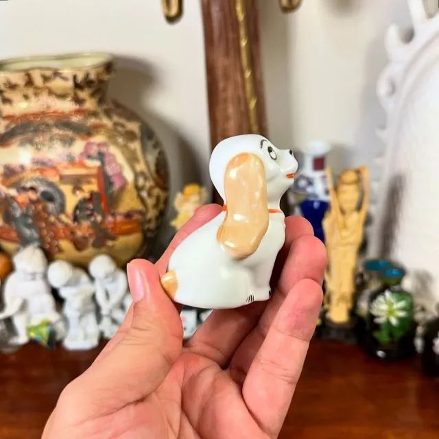 Par de encantadores bibelôs antigos em porcelana. - Foto 5