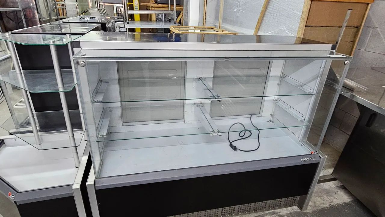 Vitrine neutra para exposição de alimentos Gelopar 1.75m SEMI-NOVA 