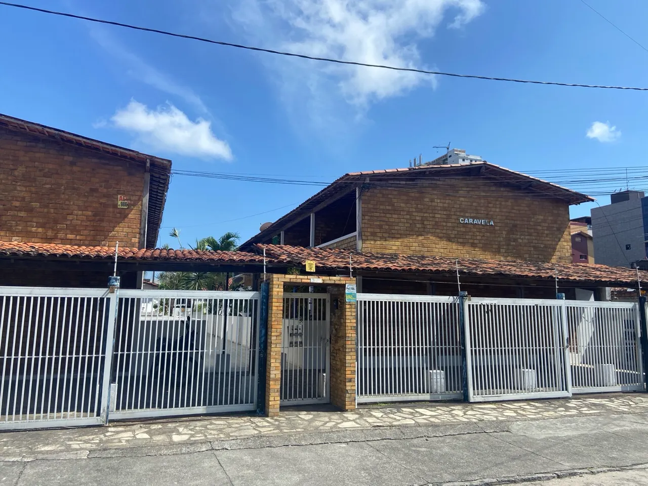 Alugo casa duplex em condomínio no Bessa