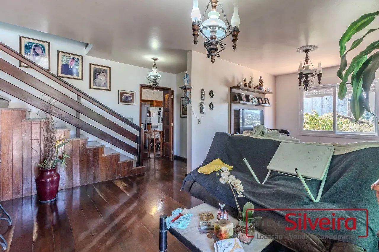 Casa Residencial com 5 dormitórios, sendo 1 suíte, e 3 vagas de garagem no bairro Teresópo - Foto 3