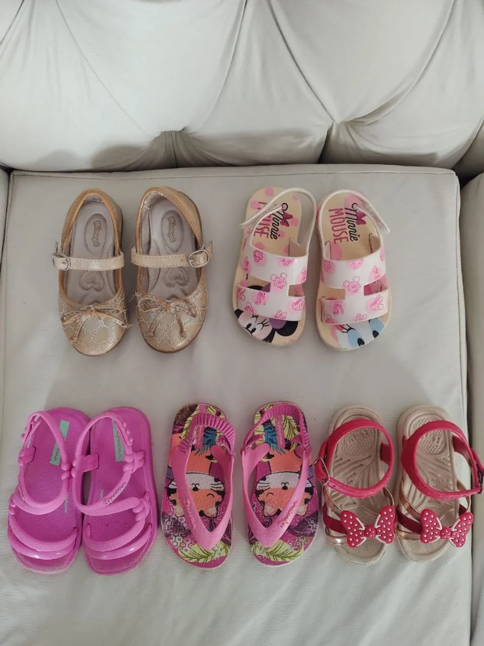 Lote de sapatos infantis para menina