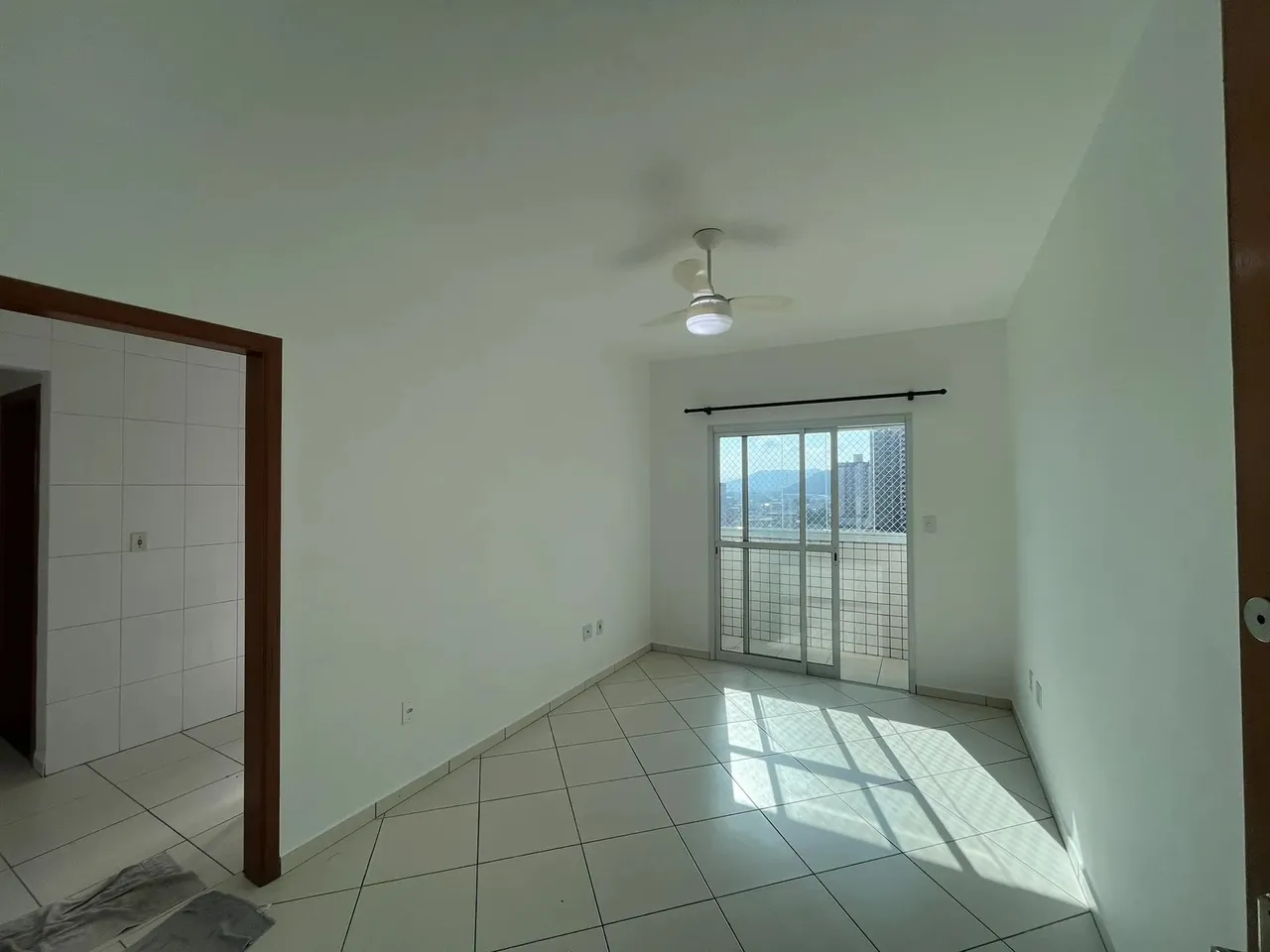 APARTAMENTO PARA ALUGAR GUILHERMINA PRAIA GRANDE/SP 2 DIRMITÓRIOS 1 SUITE VARANDA 1 VAGA E