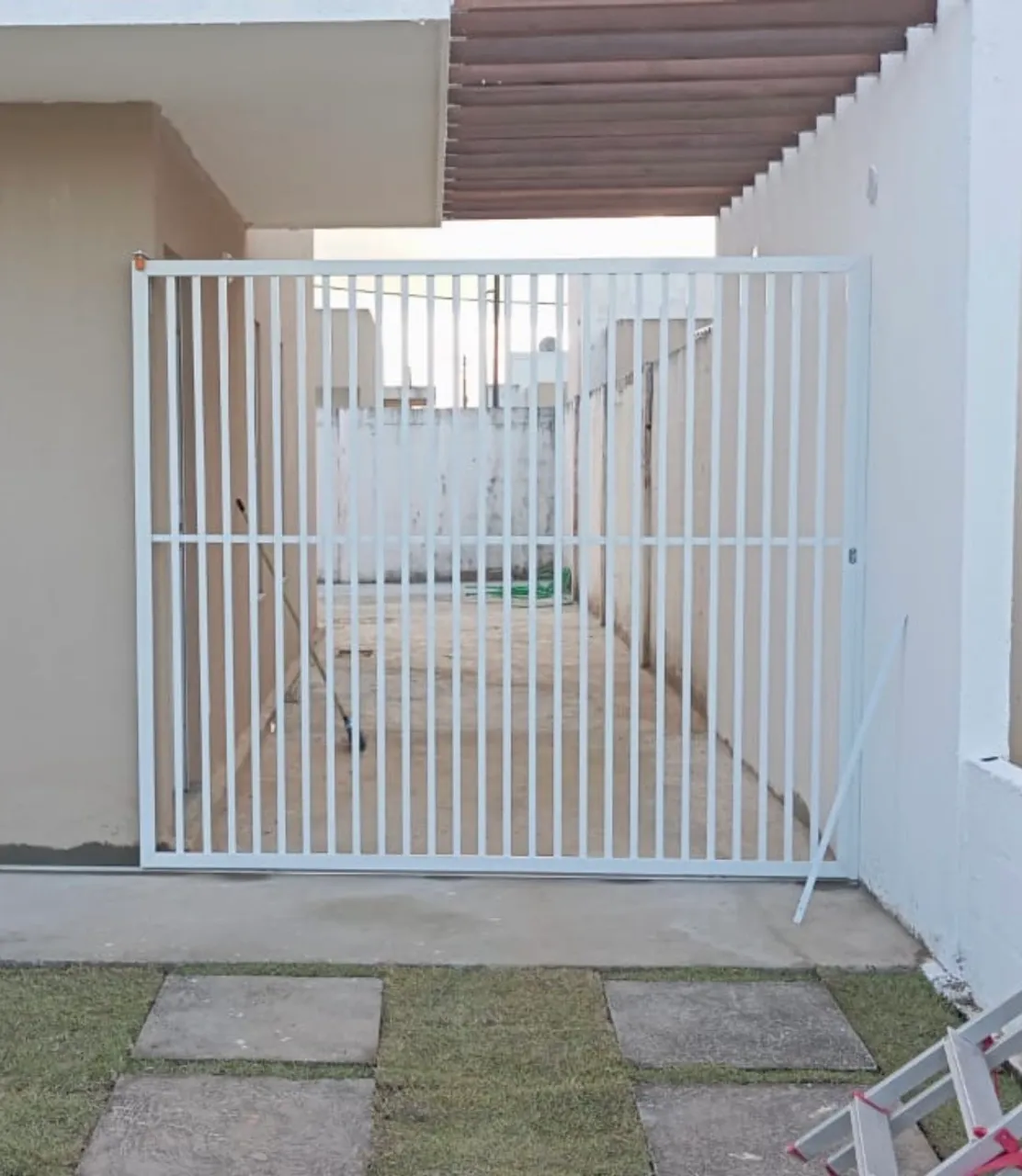Portão de Alumínio Branco