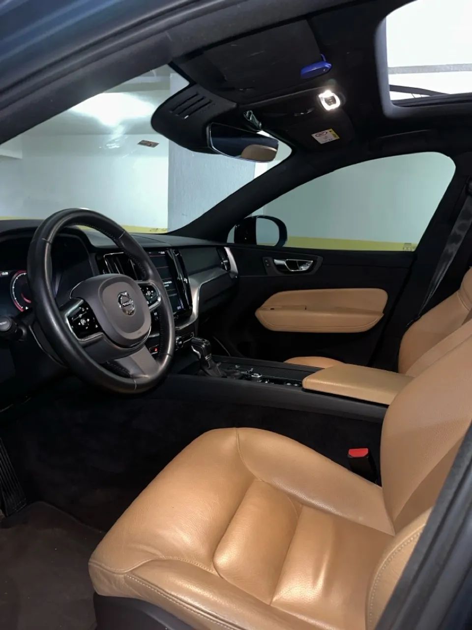 VOLVO XC60 muito nova