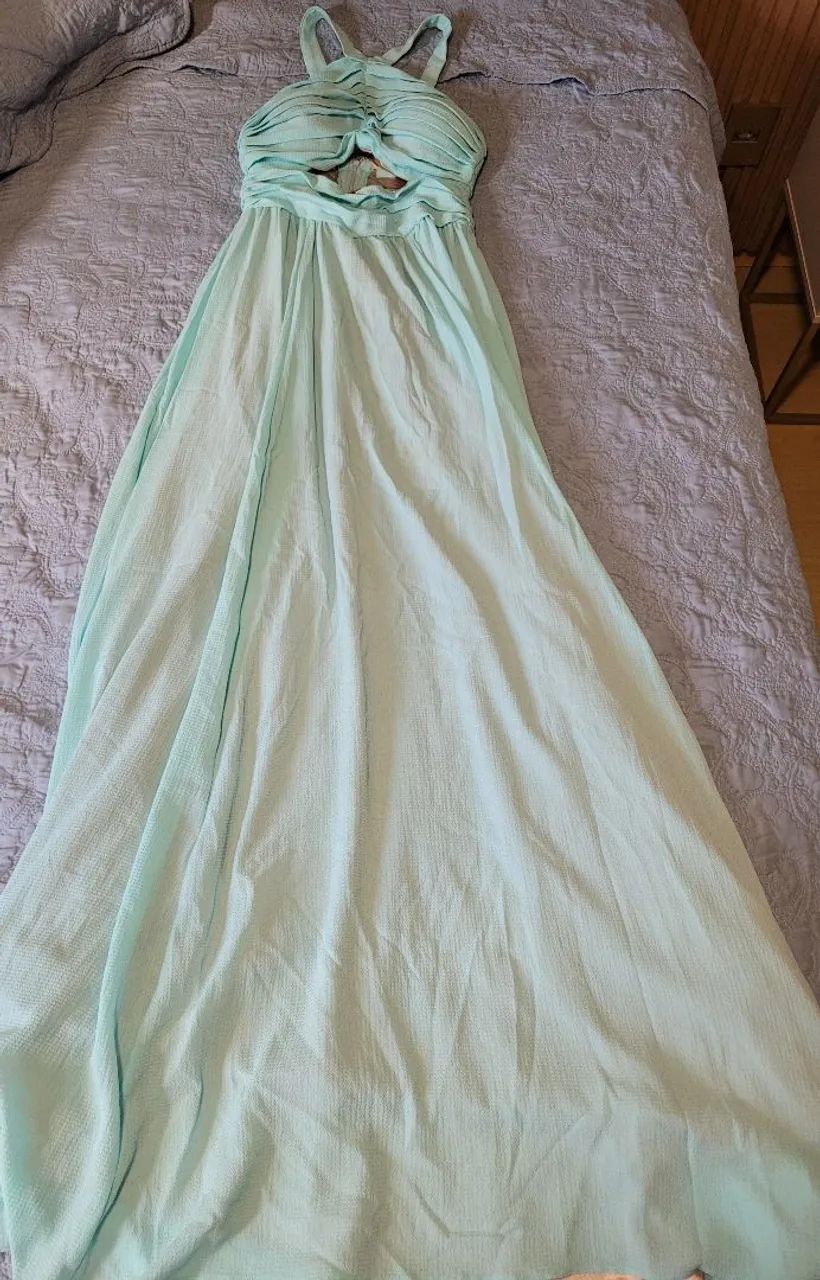 Vestido verde água com decote e recorte - Foto 2