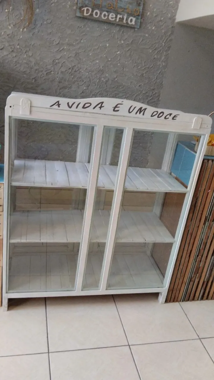Armário de Vidro Branco para Doceria