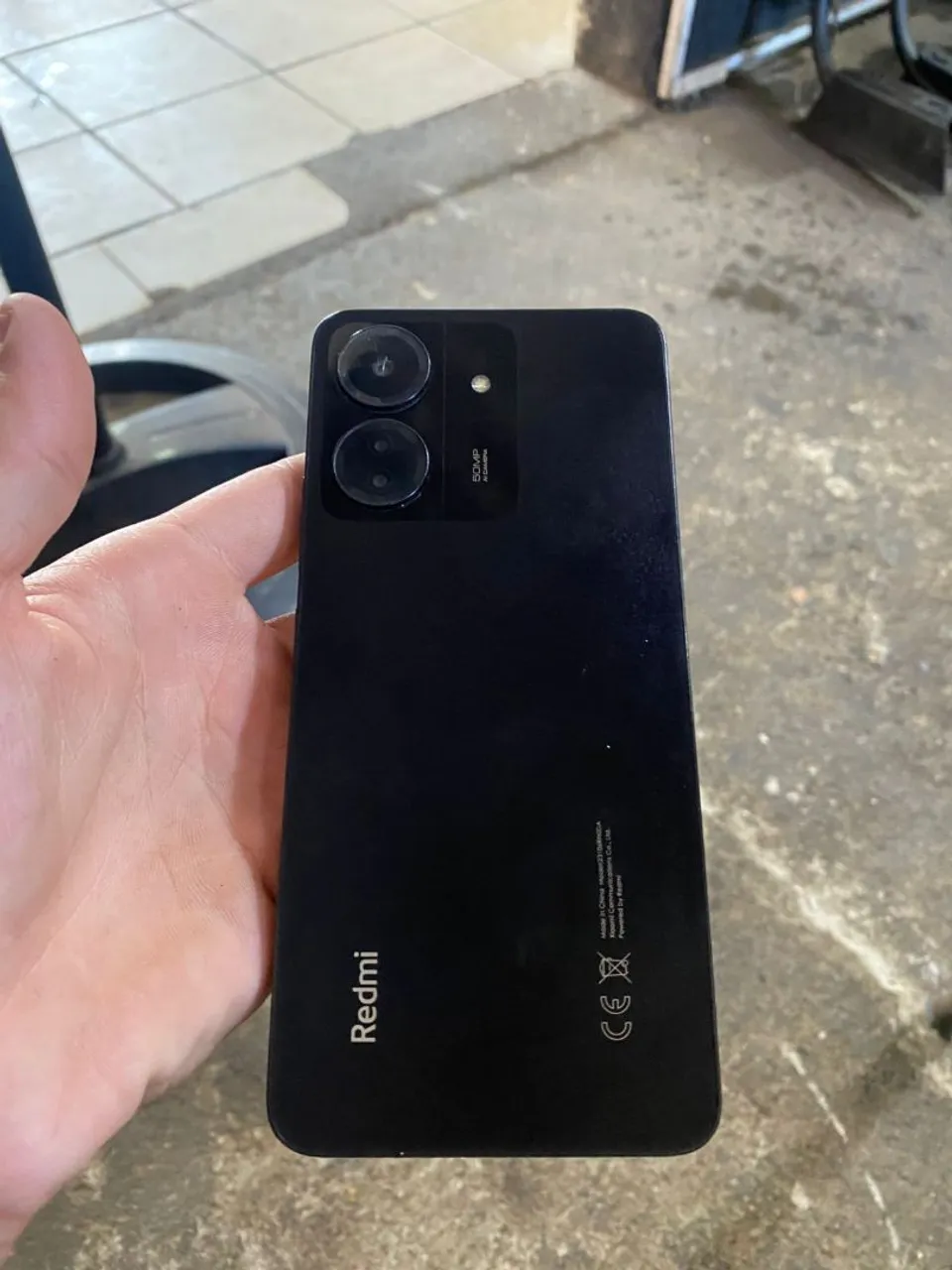 Vendo redmi 13C, muito conservado só tá com a câmera trincada mais está tirando foto norma