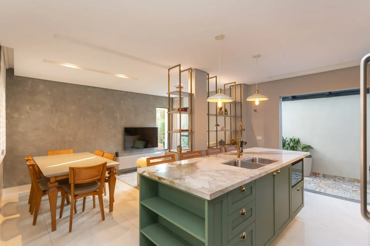 Uberaba, Triplex em Condomínio, com 128m²privativos, 3 quartos, suíte, terraço descoberto 