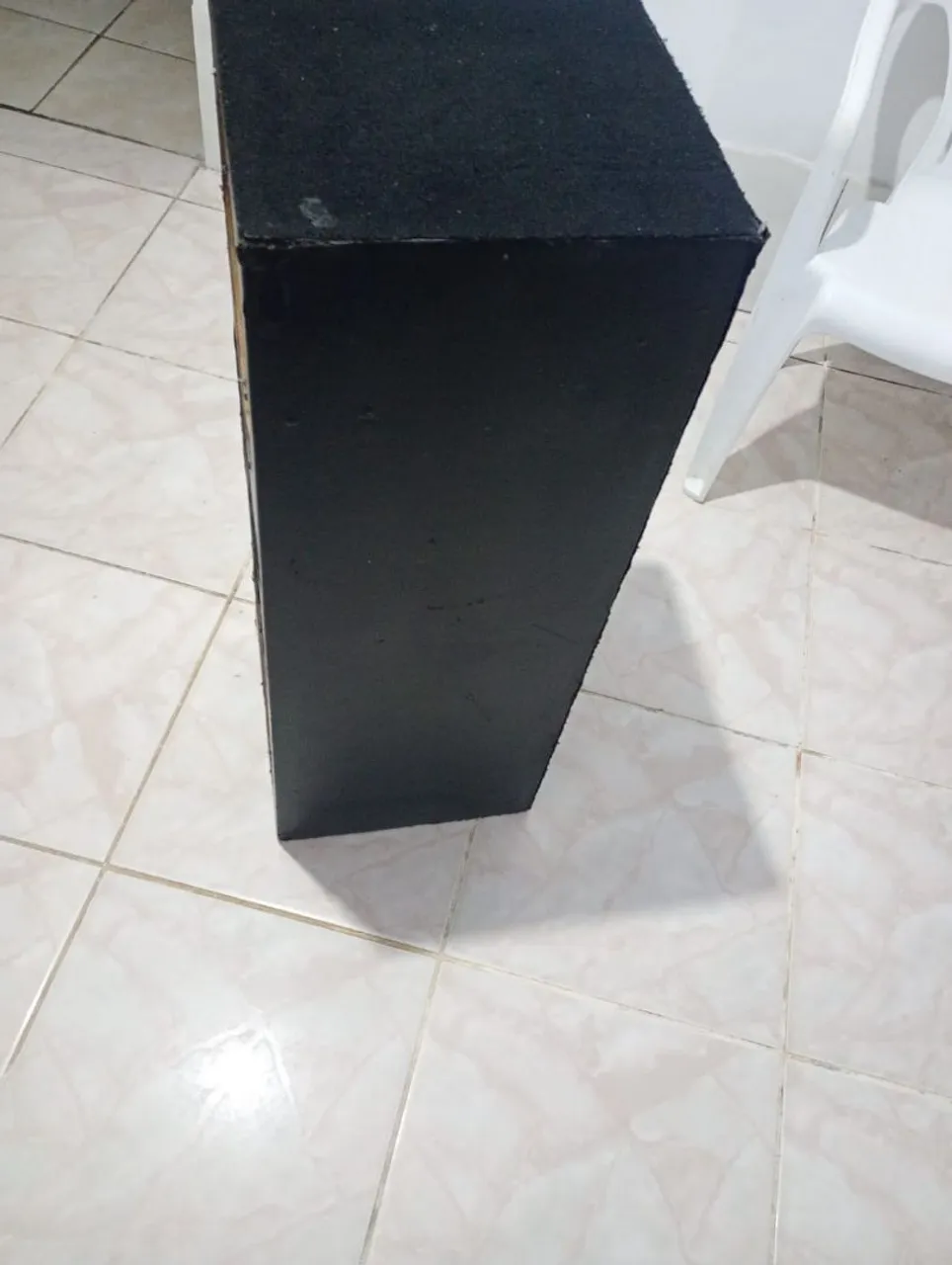 Caixa de Som Preta