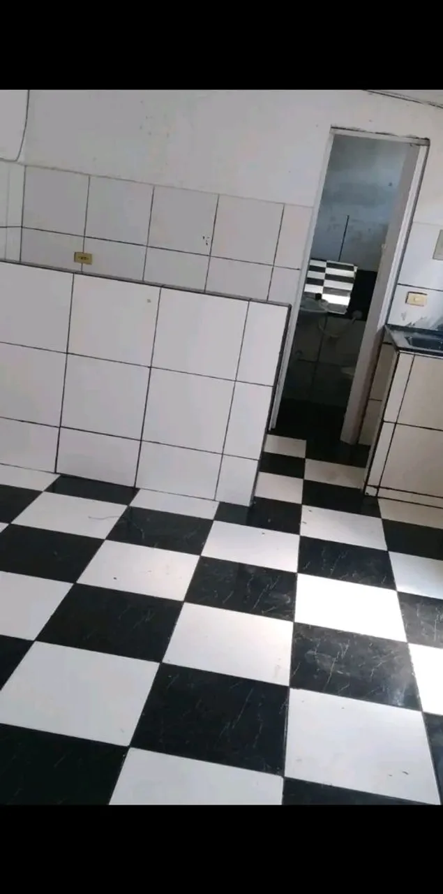 Alugo uma kit pequena para solteiro ou casal.510.00reais na QR203 SANTA MARIA SUL DF