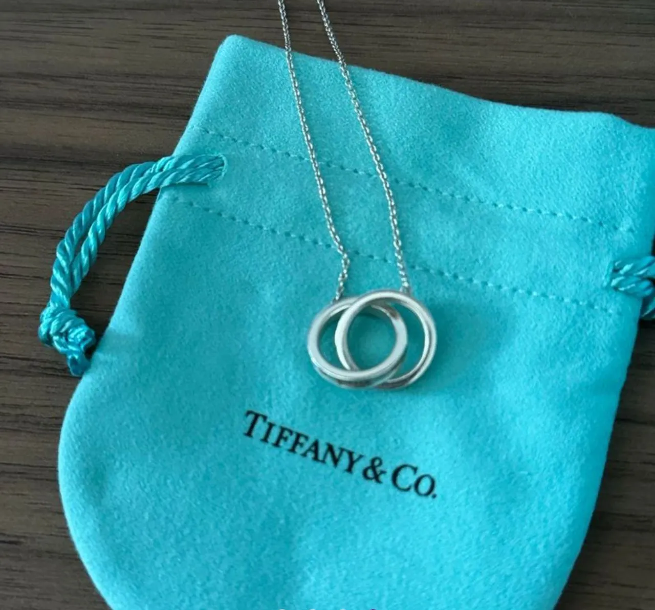 Colar Tiffany & Co. Interlocking Circles