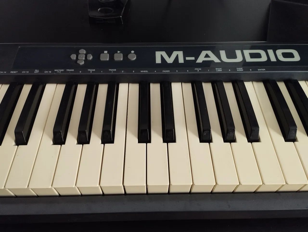 TECLADO CONTROLADOR MIDI M-AUDIO KEYSTATION 61 - Foto 2