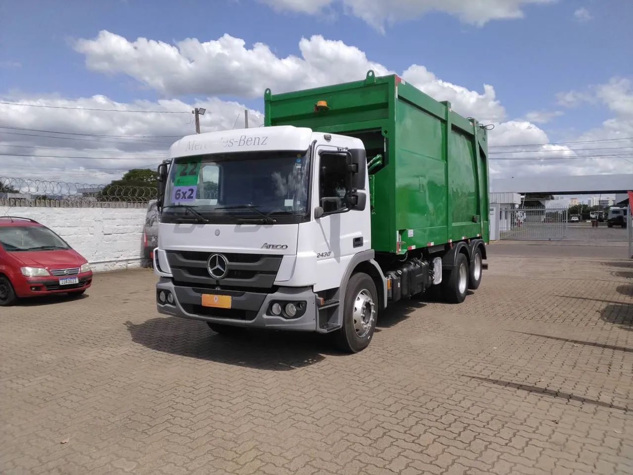 Mercedes-Benz Atego Atego 2430 6x2 2p (diesel)(E5)  2021/2022 Vamos Seminovos São Leopoldo - Foto 3