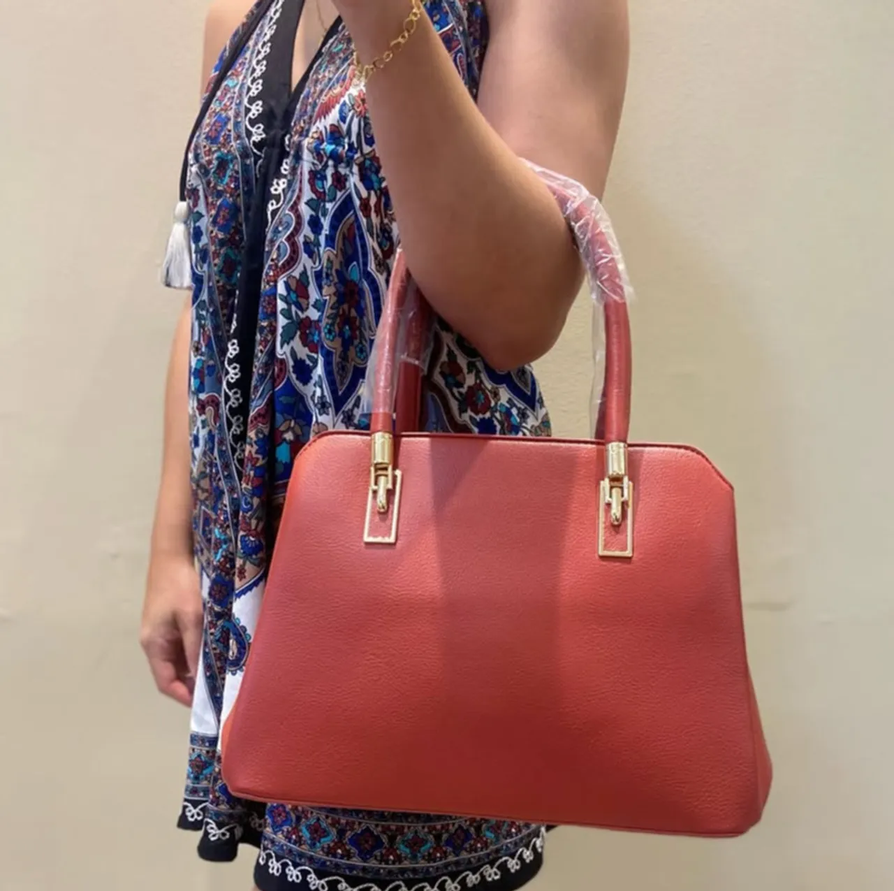 Bolsa de mão vermelha elegante
