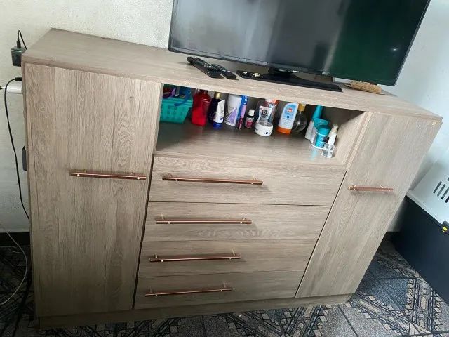 Cômoda 4 gavetas 2 portas