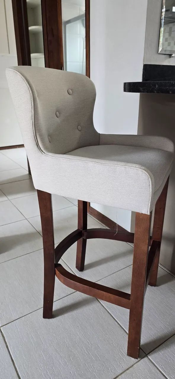 Banqueta  maciça  tipo Cadeira