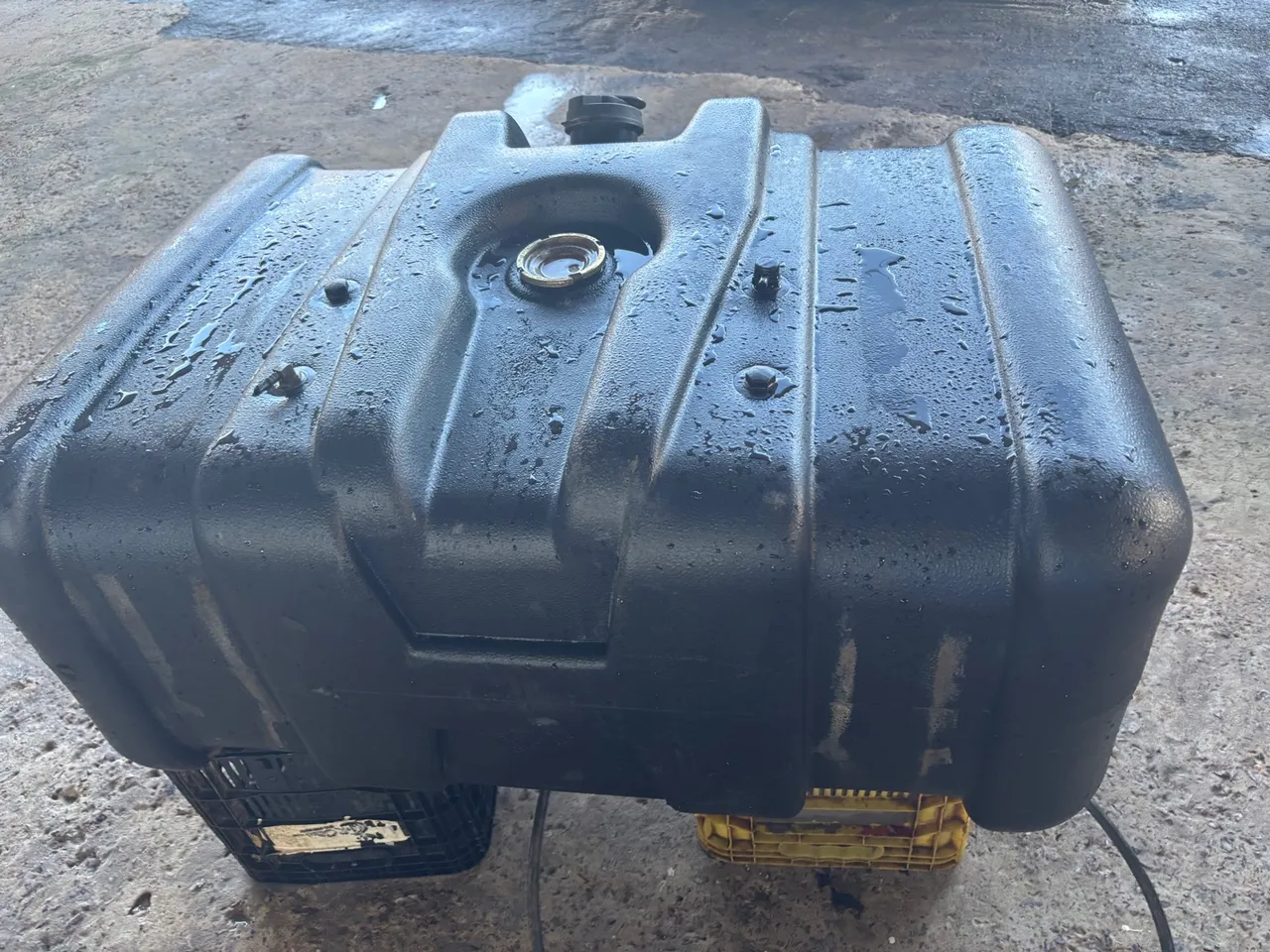 Tanque do Mercedes atego 2429 , 1620 , 2324 , semi novo
