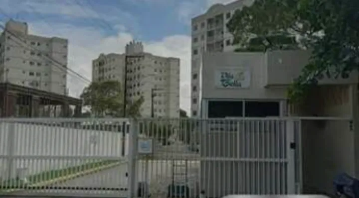 Alugo AP 2/4 com varanda ,excelente localização!