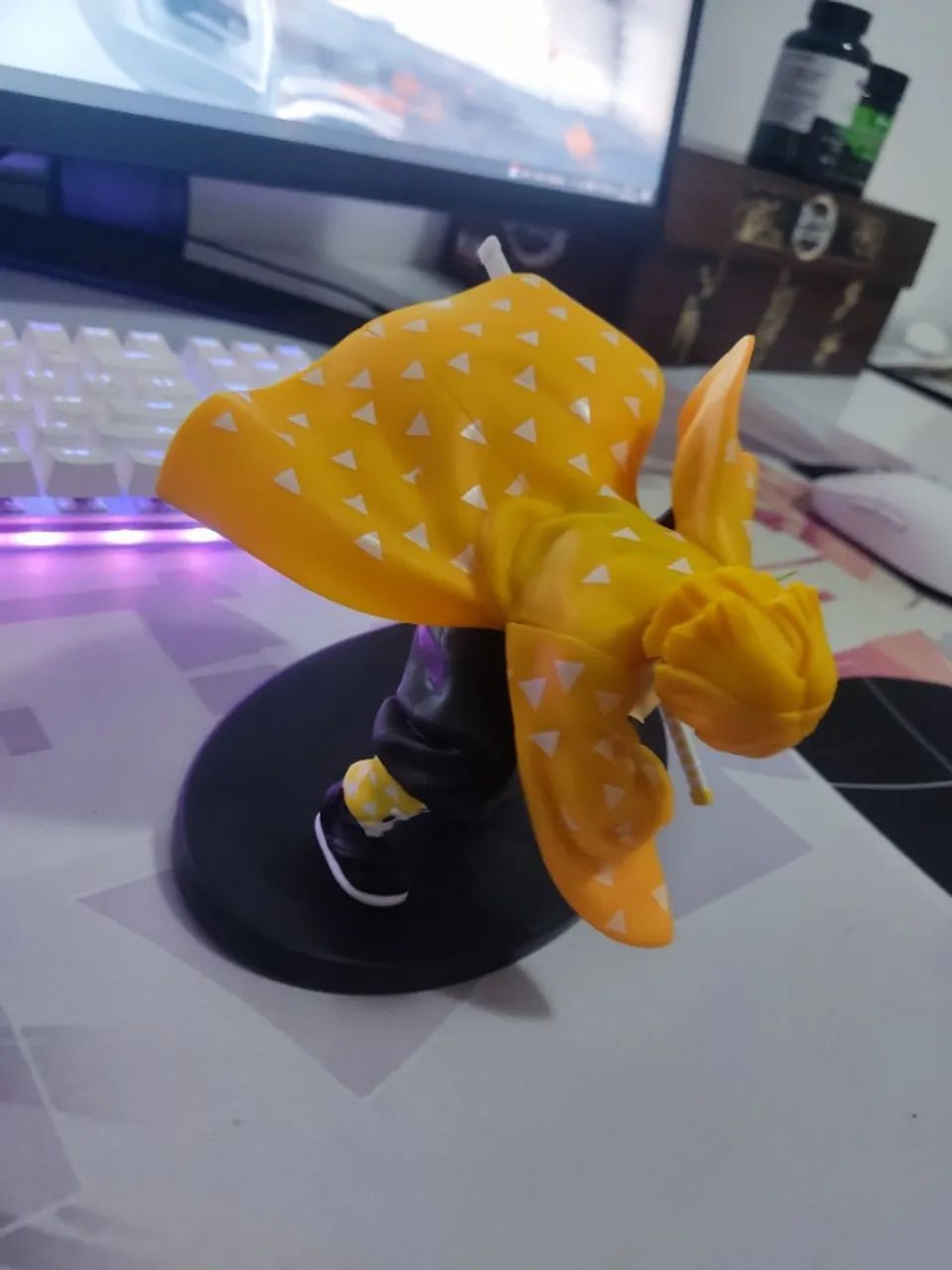 4 Lindas Action Figure e Zenitsu
