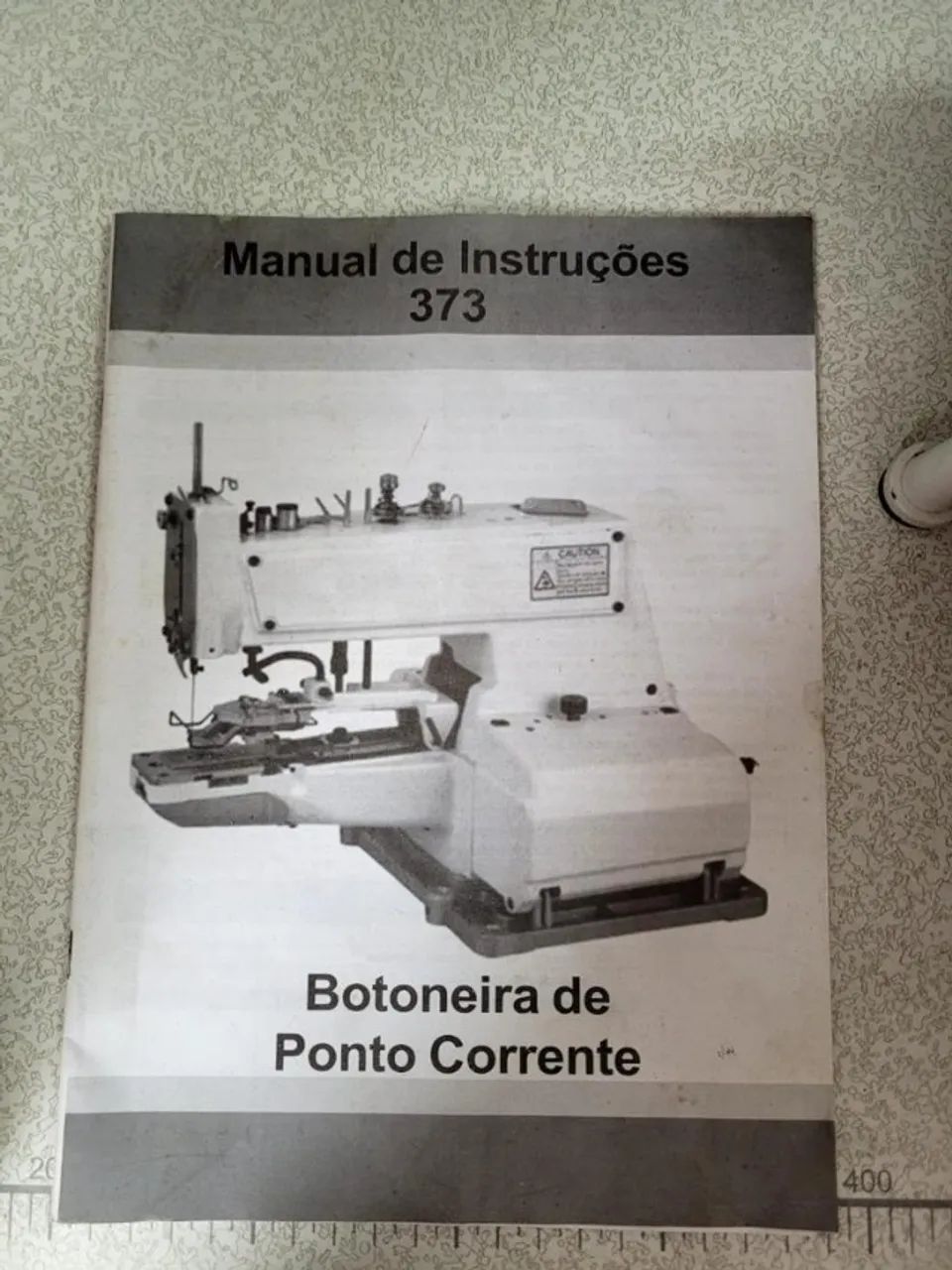 MÁQUINA BOTONEIRA DE PONTO CORRENTE COM MESA - S473/vk - Semi Nova - Foto 3