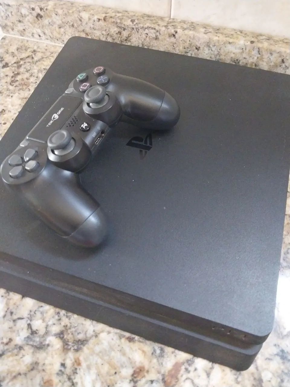 Playstation 4 Slim com 2 controles - Foto 2