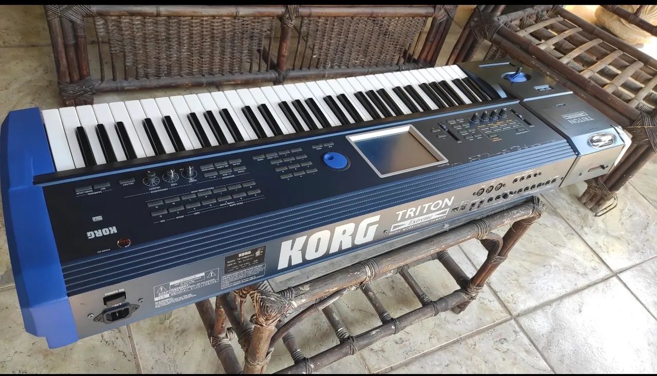 Korg Triton Extreme 61 - Instrumentos musicais - Centro de Japeri
