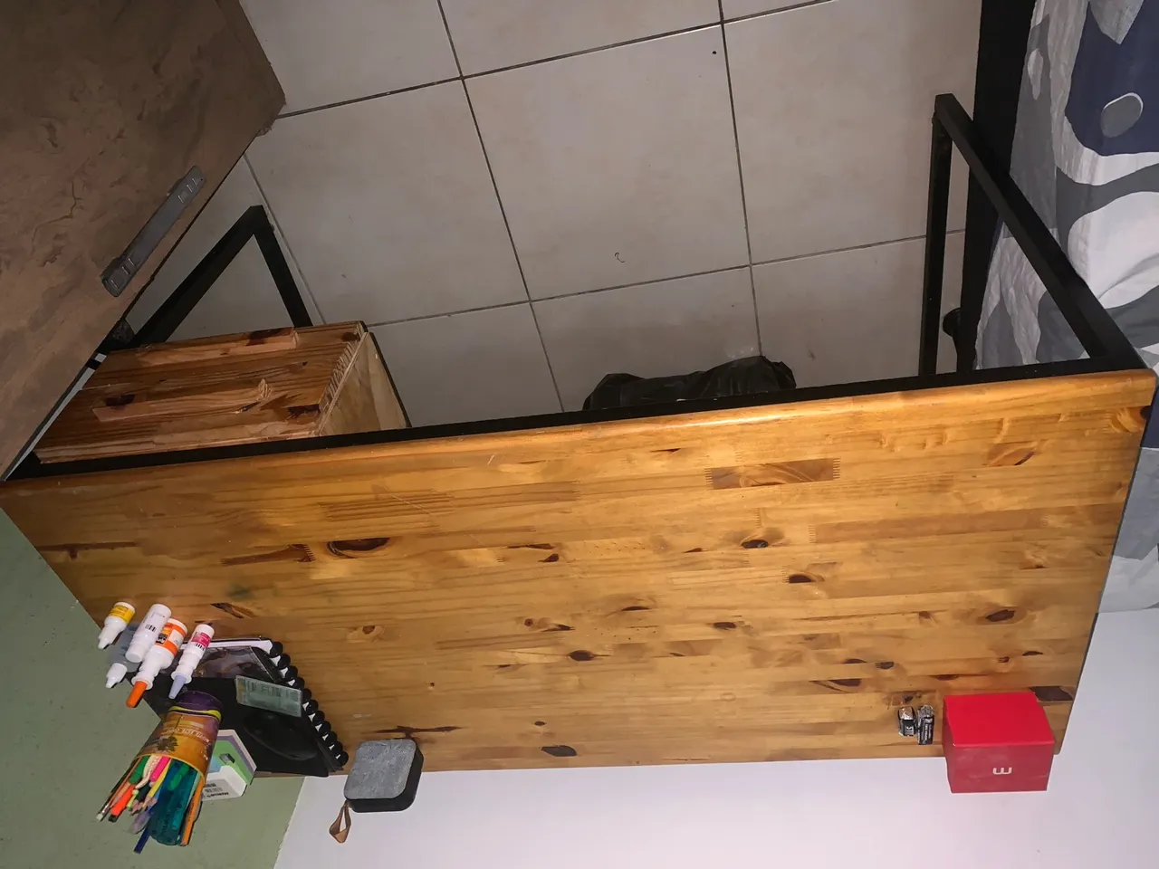 Mesa de escritório em madeira maciça